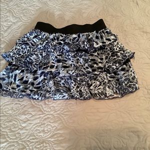 Stargazer ruffled printed skirt size M.